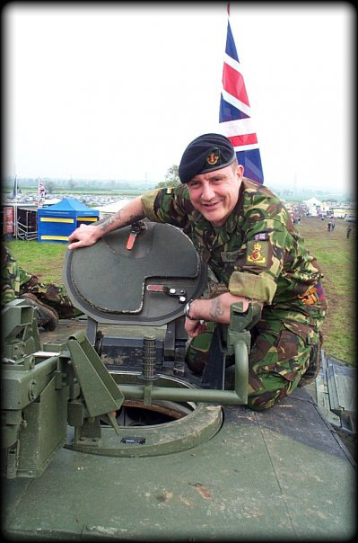 LDY on Challenger 2 MBT at the Leicester Show 2006.